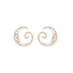 Aretes tipo topo  Mooncy con acabado plateado en baño de plata.