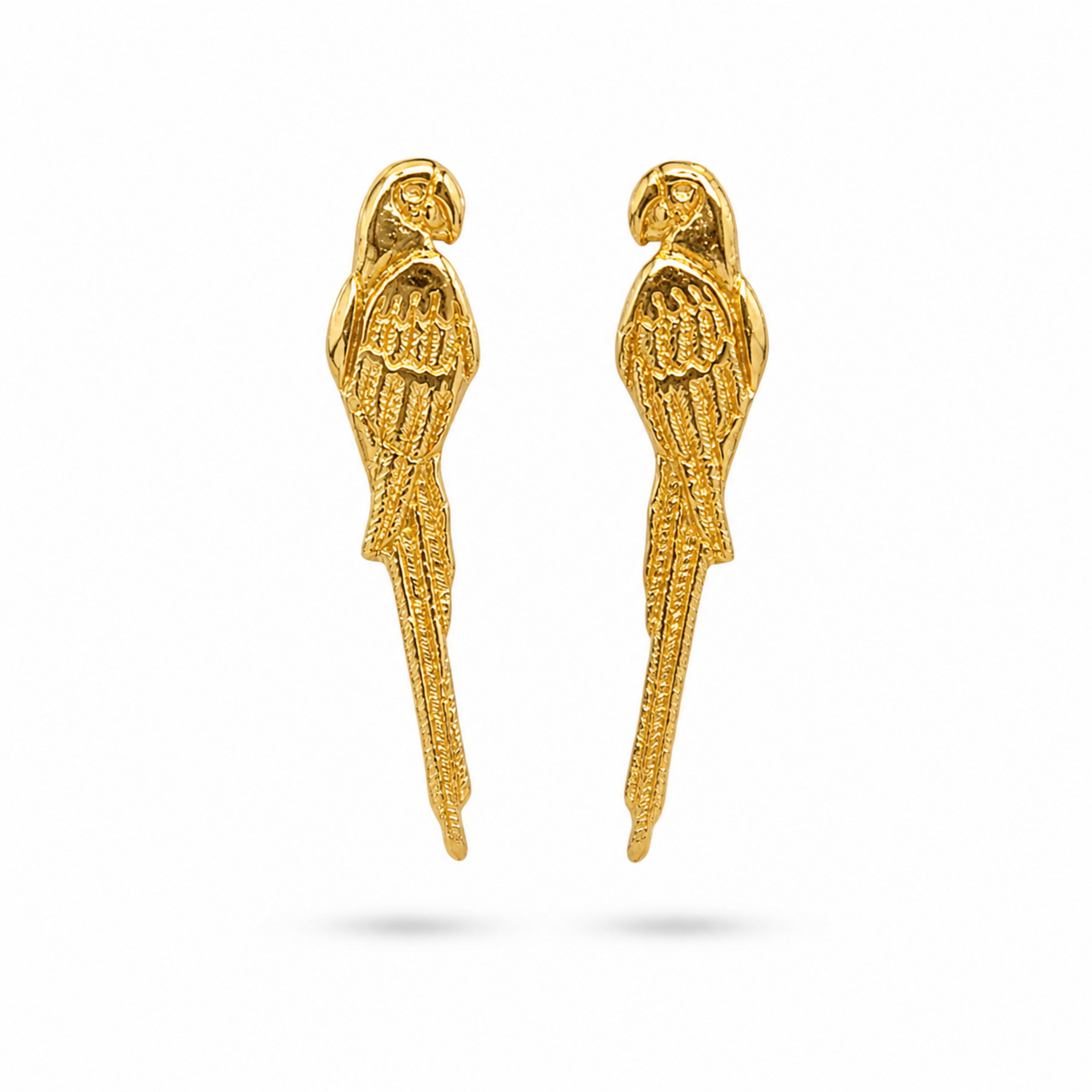 Aretes largos de guacamaya escultural en bronce con baño de oro de 24K de Polen wear