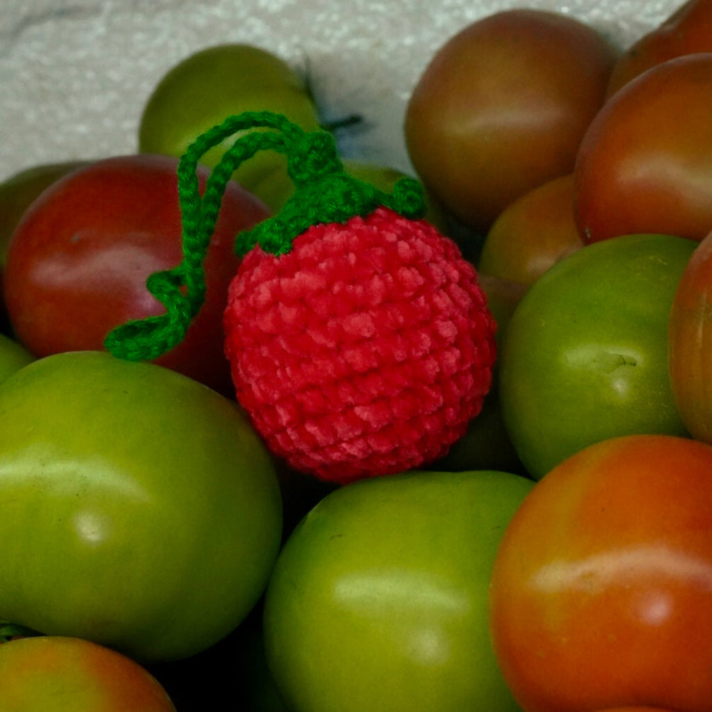 Charm de tomate tejido a mano en crochet para bolso o llavero de Polen wear