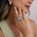 Anillo en forma de perezoso en su rama en bronce con baño de plata ley 925 de Polen wear