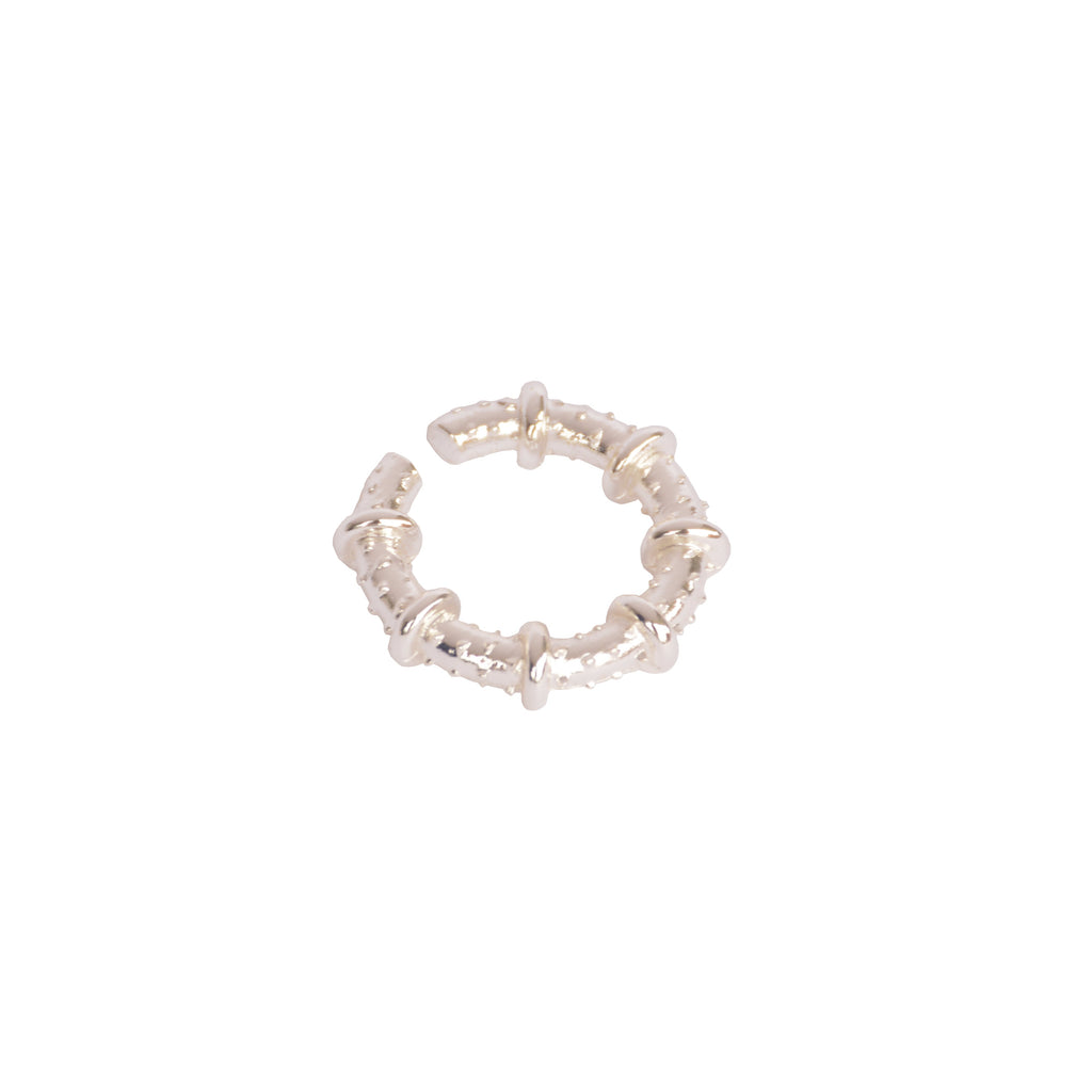 Earcuff maximalista a presión en bronce con baño de plata 925.