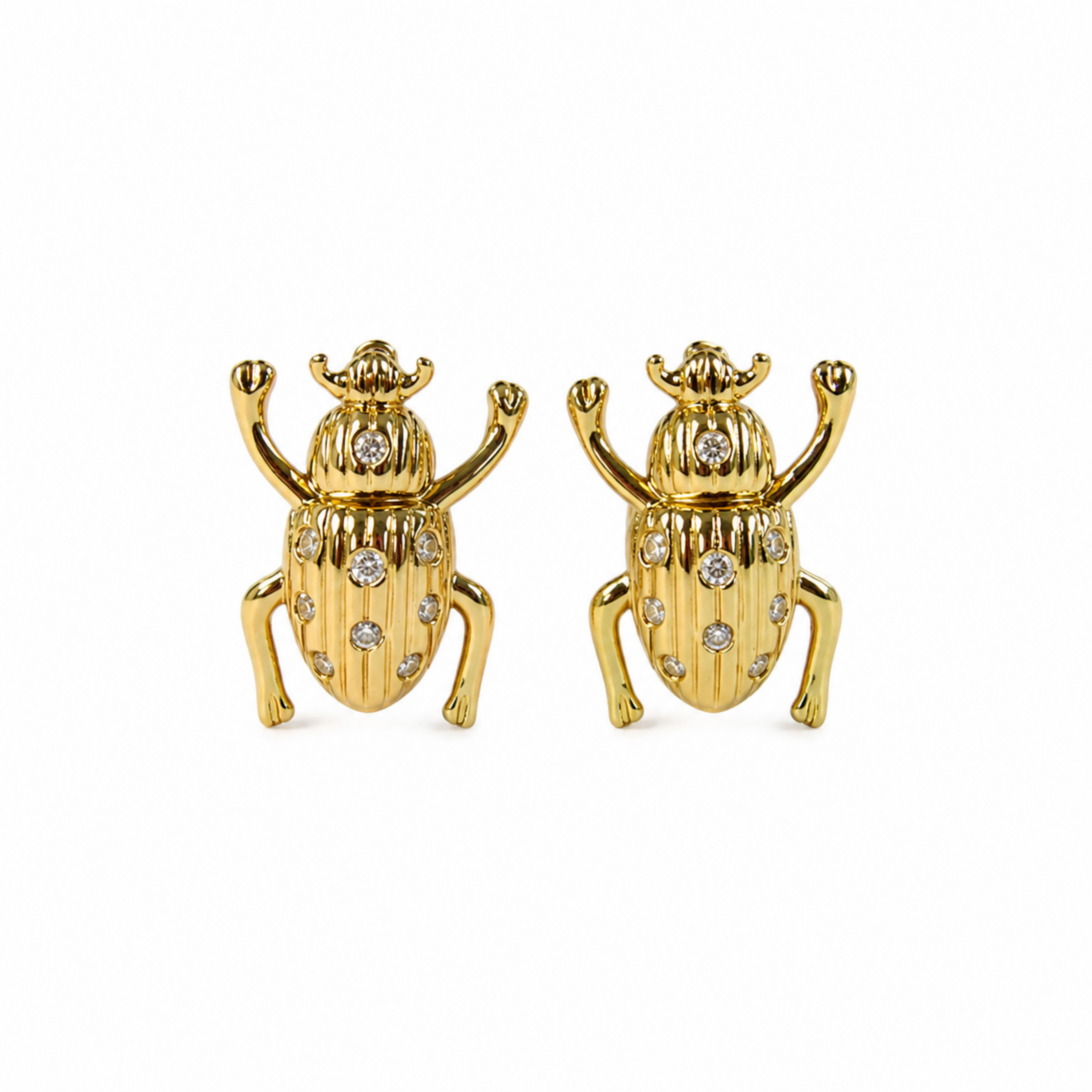 Candongas de Covergold con dijes de escarabajo e incrustaciones de circones plateados de Polen wear