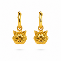 Candongas medianas de bronce con baño de oro de 24K y dijes de gato persa de Polen wear