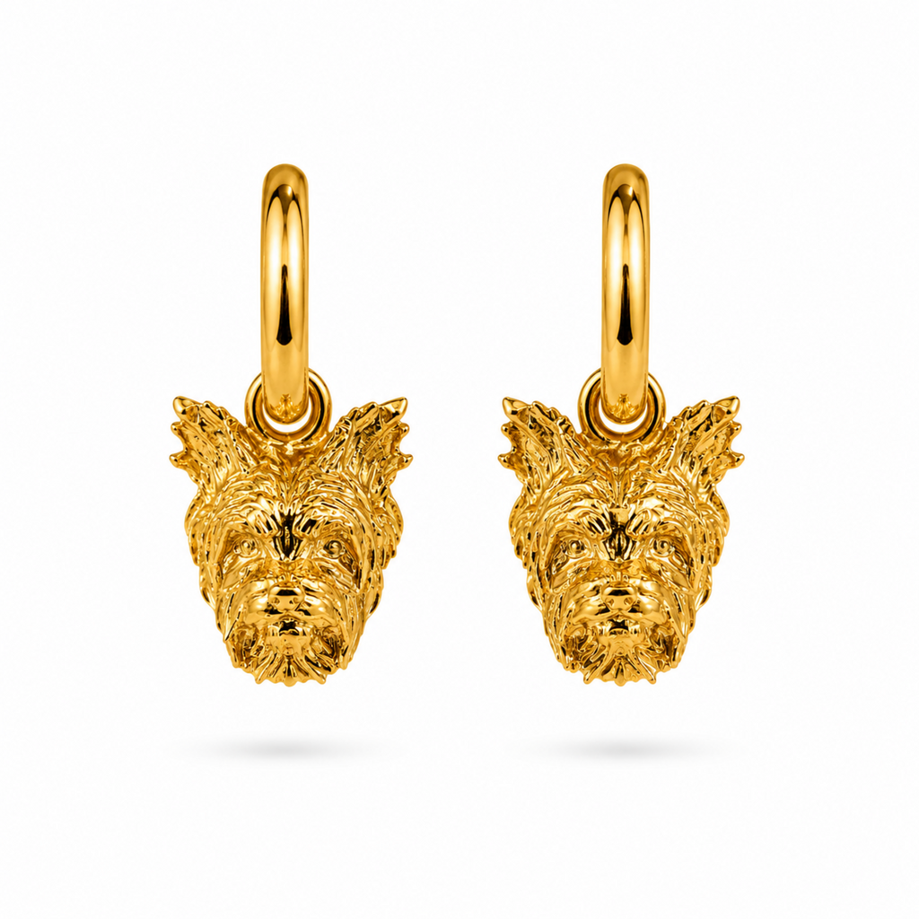 Candongas medianas en baño de oro de 24K con dijes de perro Yorkie de Polen wear