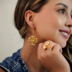 Aretes colgantes de bronce en baño de oro de 24K con forma de trébol de cuatro hojas de Polen wear