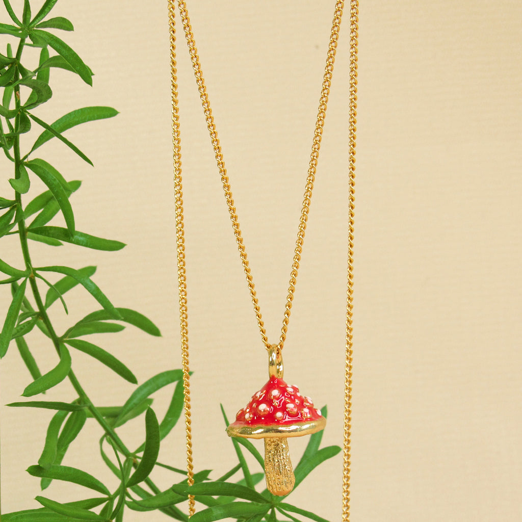 Collar Micelio Muscaria bronce baño de oro 24K.