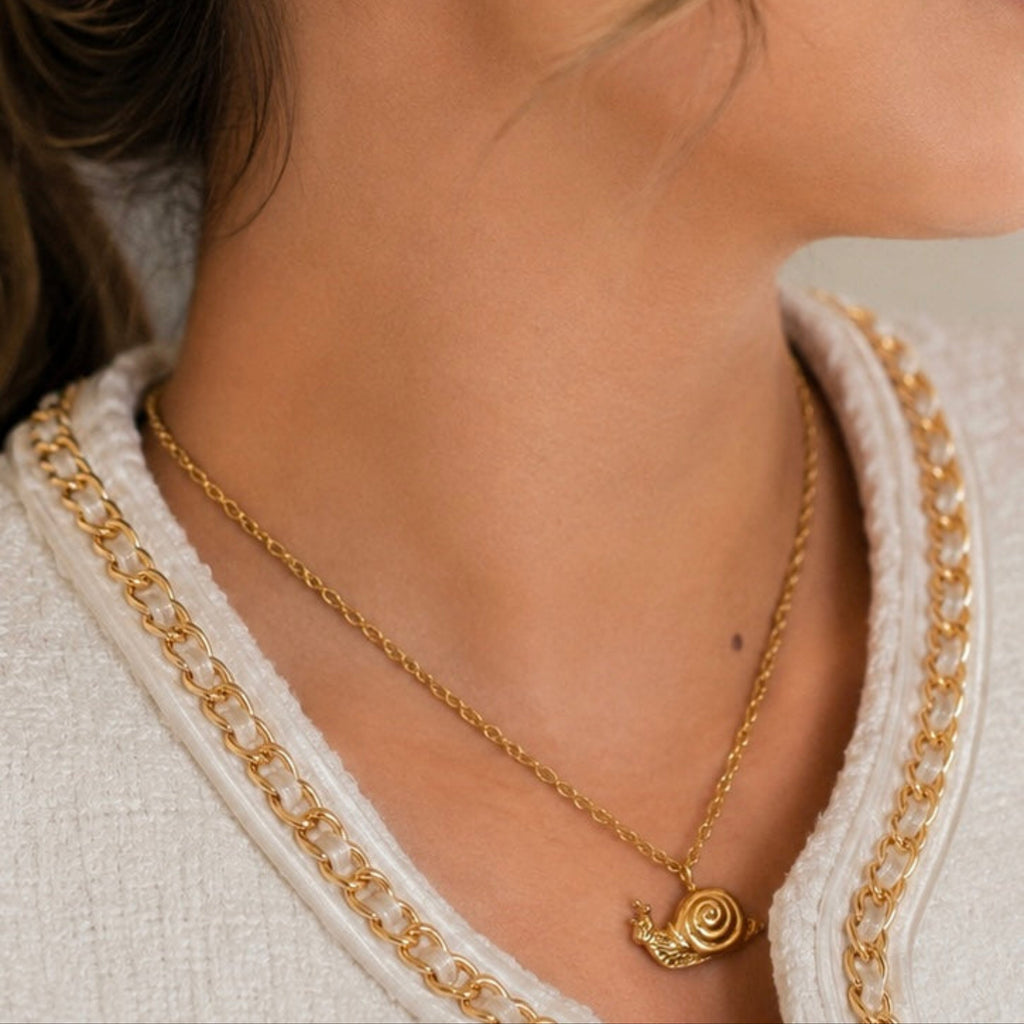 Collar Caracol bronce baño de oro 24K