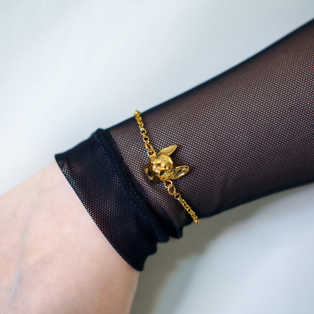 Pulsera con dije de perro Bulldog Francés en baño de oro de 24K de Polen wear
