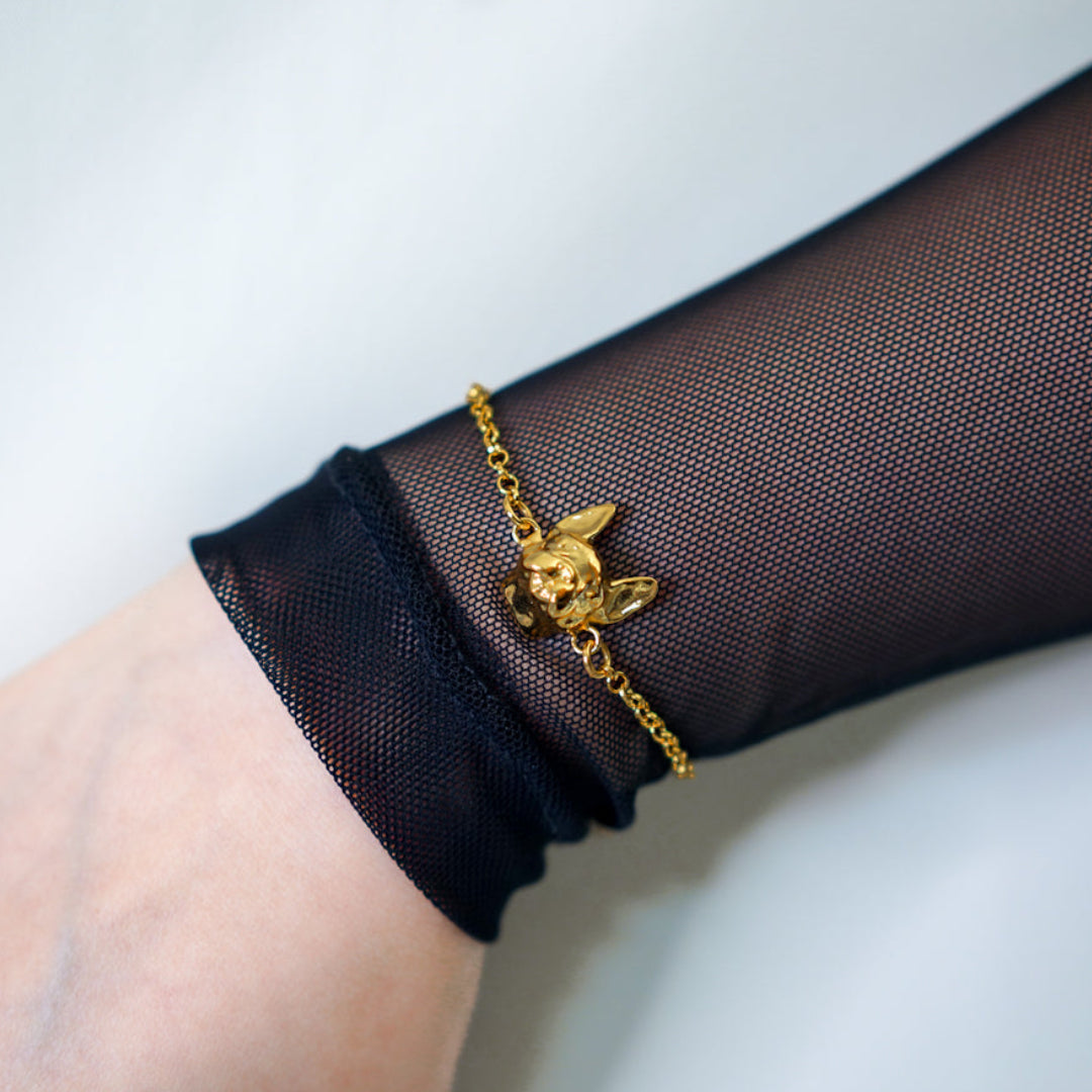 Pulsera con dije de perro Bulldog Francés en baño de oro de 24K de Polen wear