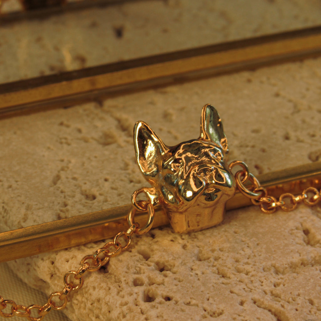 Pulsera con dije de perro Bulldog Francés en baño de oro de 24K de Polen wear