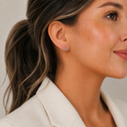 Aretes mini tipo topo en forma de bicicleta con acabado plateado brillante de Polen wear