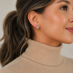 Aretes tipo topo mini en forma de osito inflado con volumen en covergold rodinado plateado de Polen wear