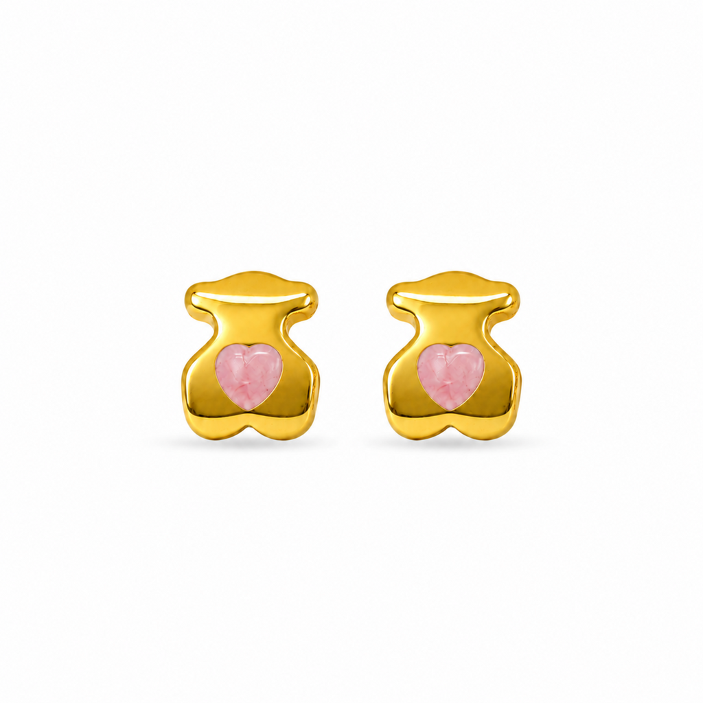 Aretes tipo topo mini en forma de osito dorado liso con un corazón rosa en la barriga de Polen wear