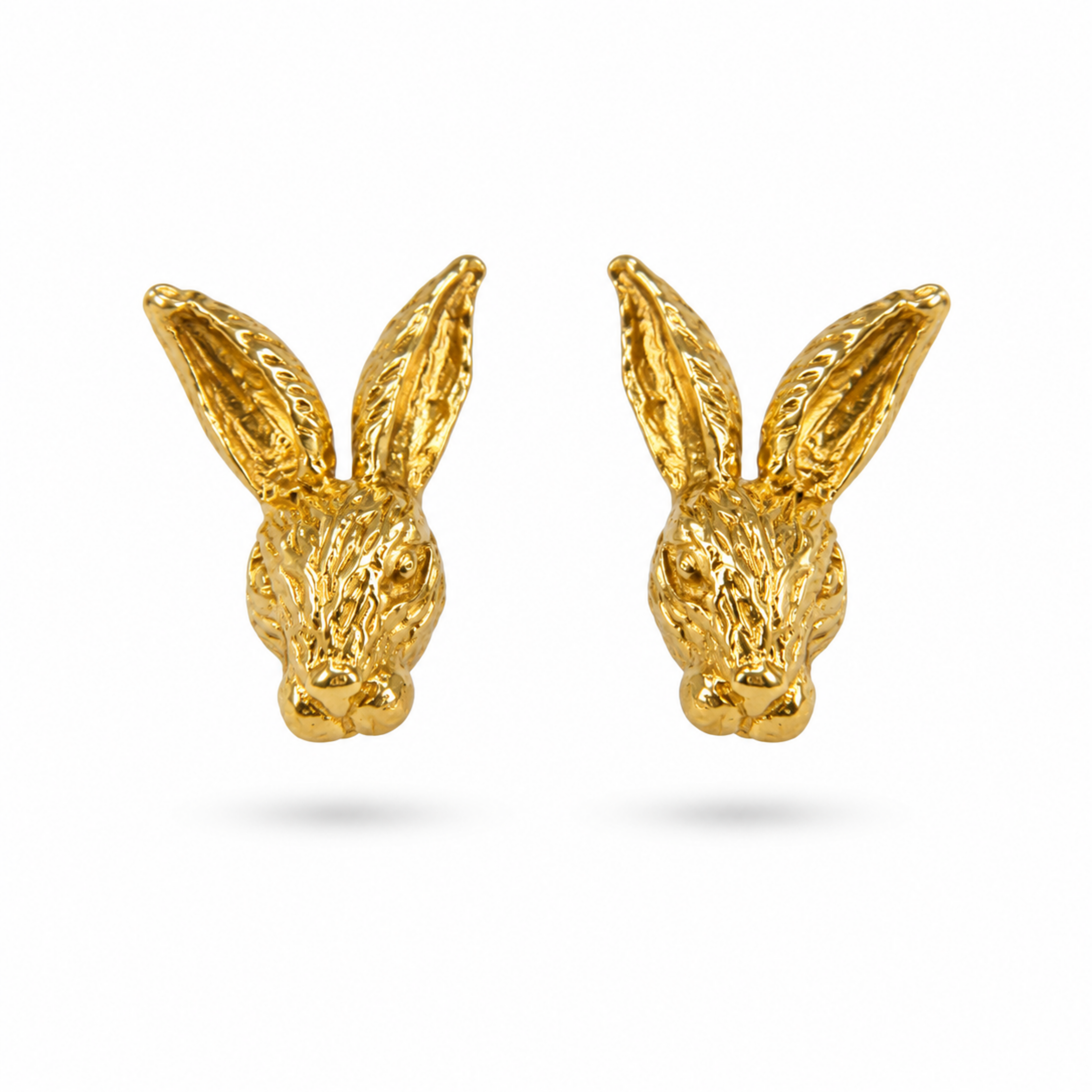 Aretes de conejo estilizados en bronce con baño de oro de 24K de Polen wear