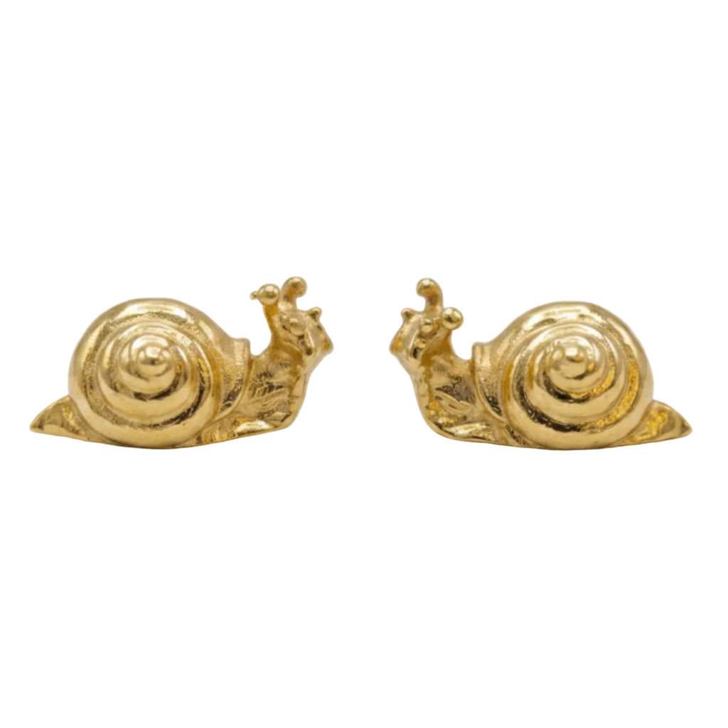 Aretes pequeños de caracol marino en bronce con baño de oro de 24K de Polen wear