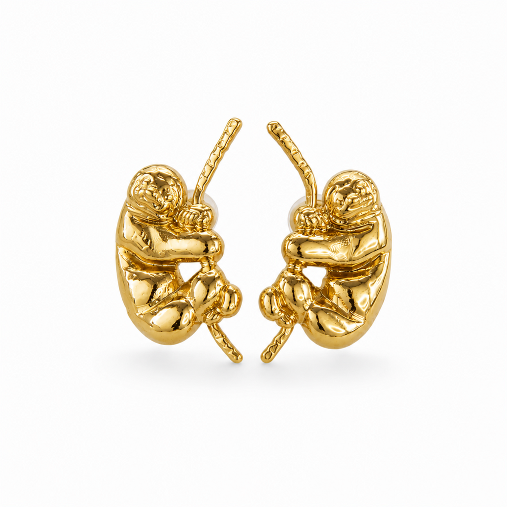 Aretes de perezoso colgantes en bronce con baño de oro de 24K de Polen wear