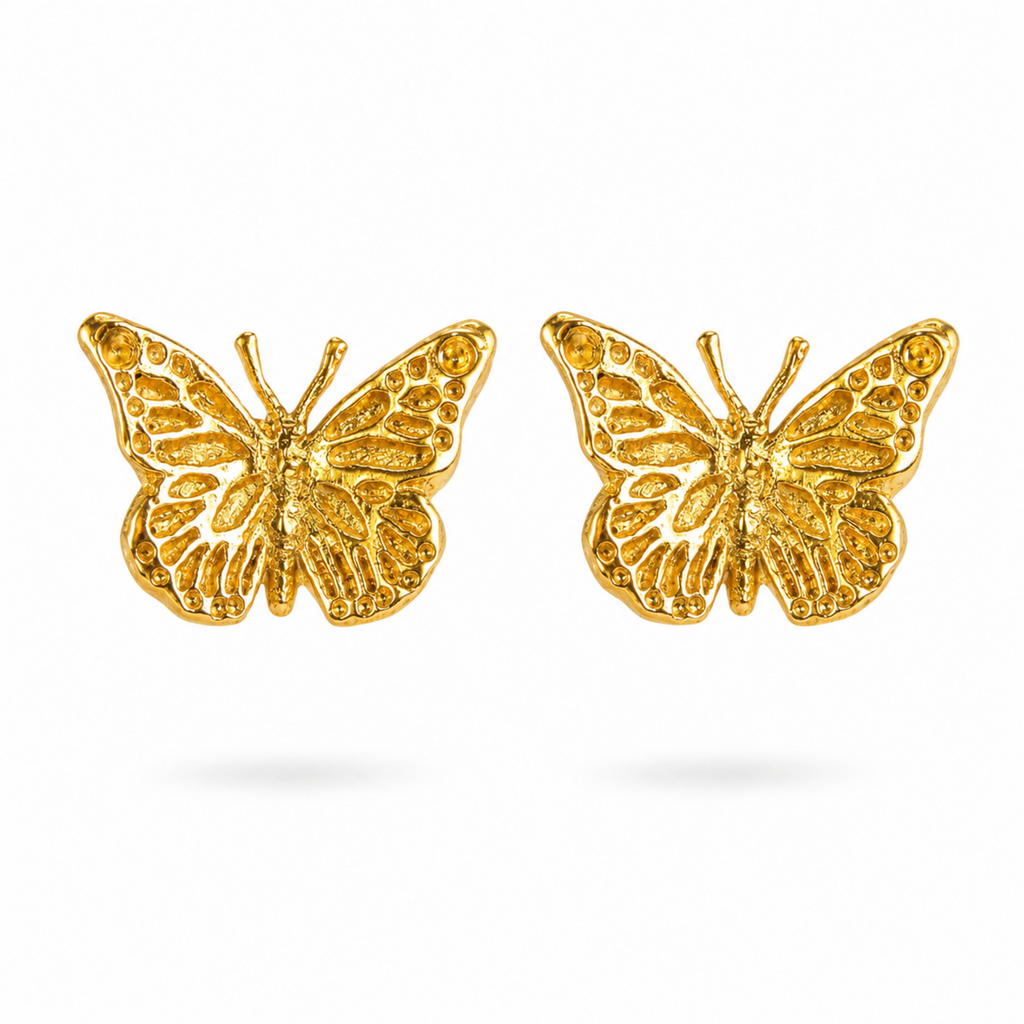 Aretes tipo topo en forma de silueta de mariposa en bronce con baño de oro de 24K de Polen wear